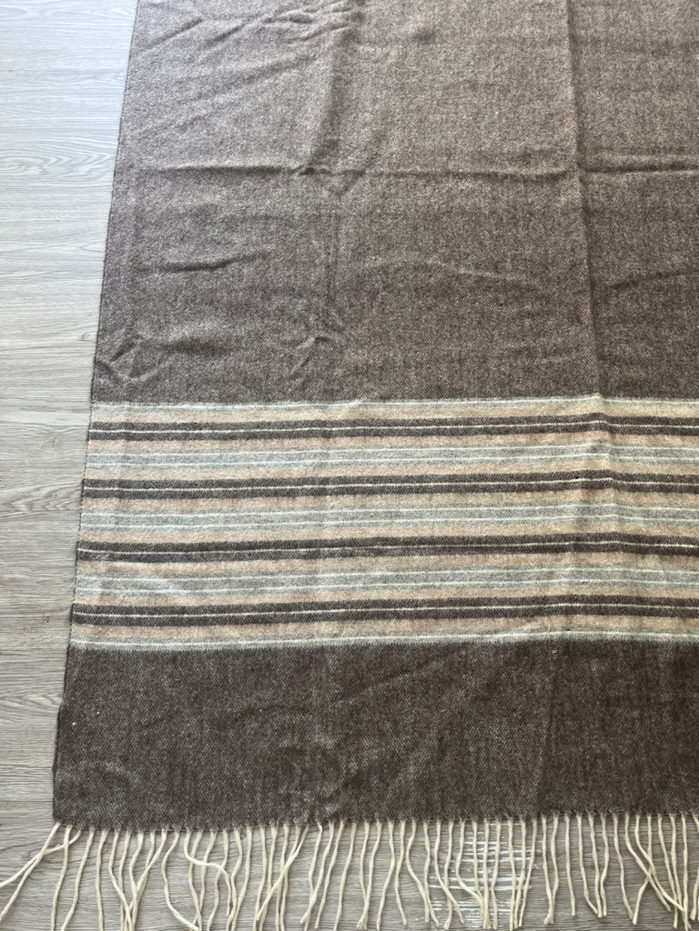 Alpaca Wool Lightweight Blanket - Picture 5 of 10